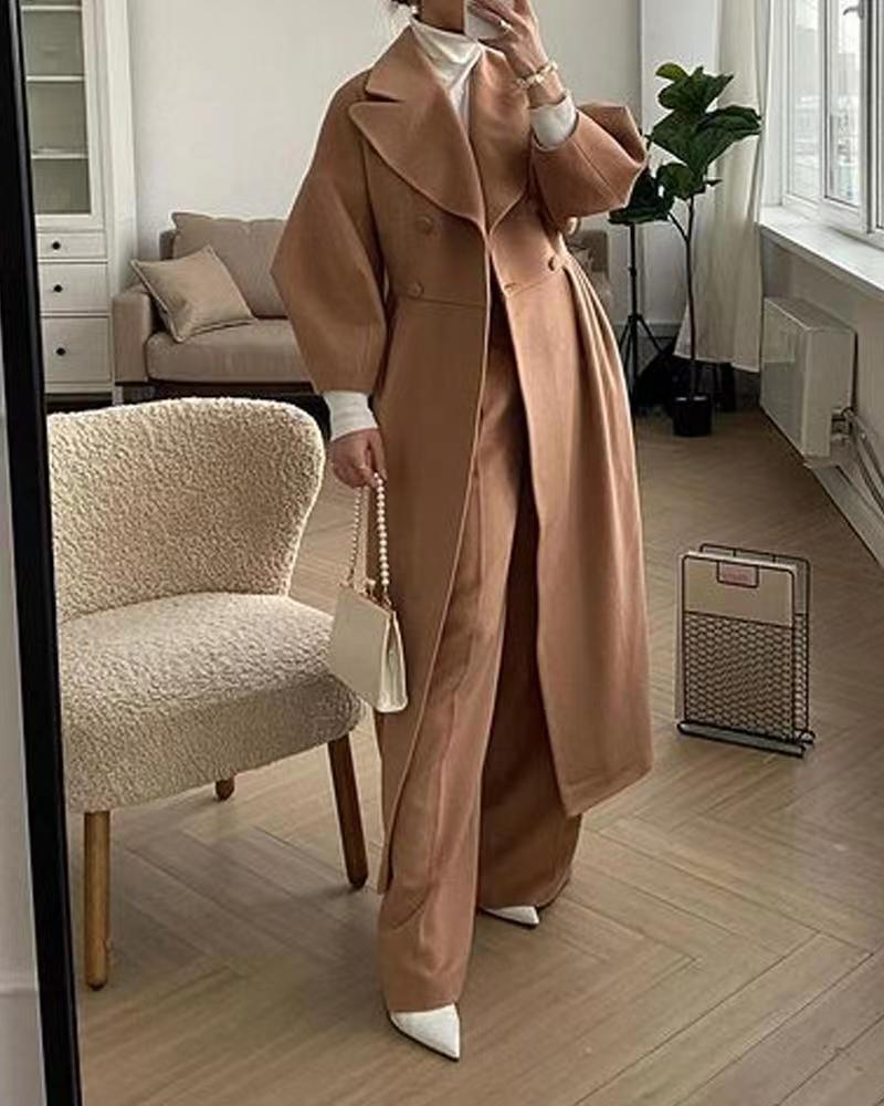 Stylischer Langer Mantel Mit Dramatischen Ärmeln Für Damen