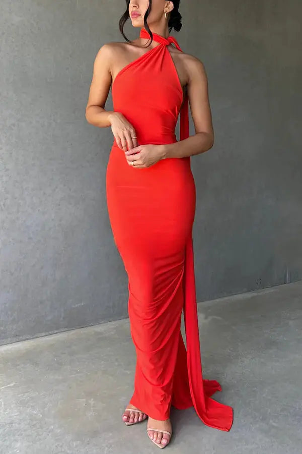 Bodenlanges Kleid Mit Offenem Rücken Und Drapiertem Abschluss
