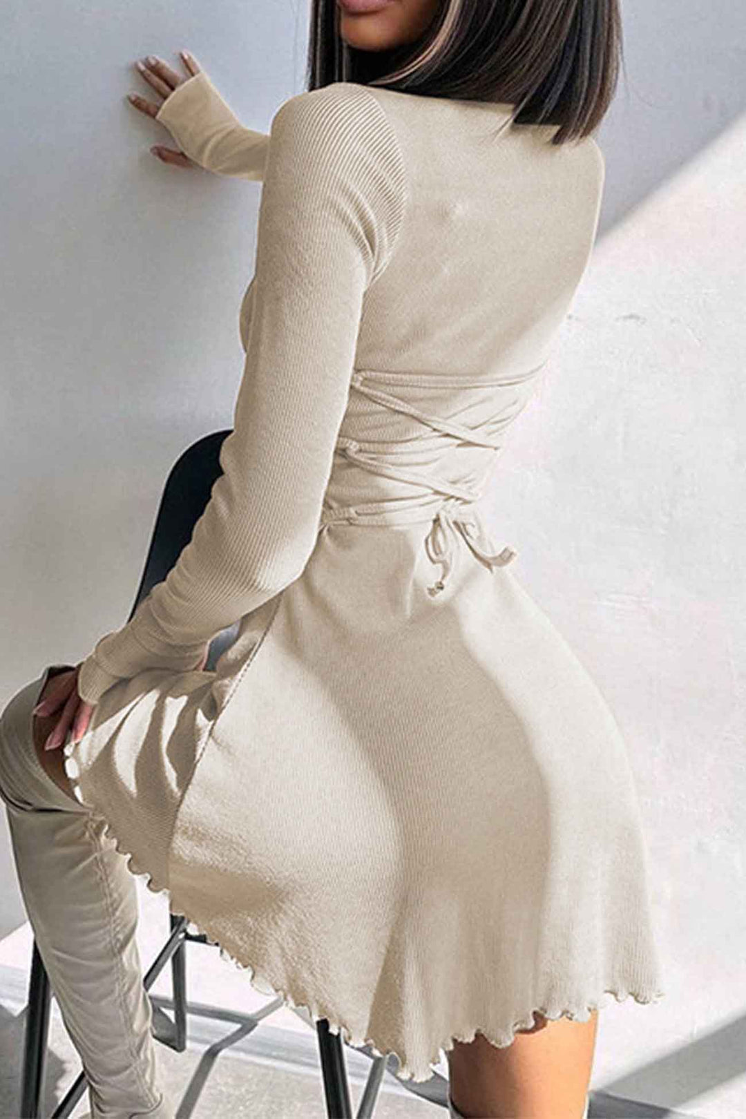 Figurbetontes Minikleid Für Damen Mit Langen Ärmeln
