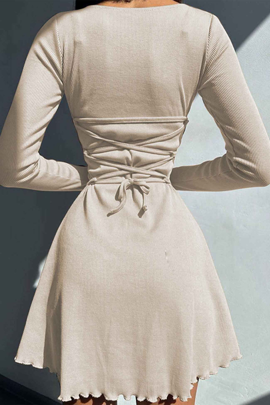 Figurbetontes Minikleid Für Damen Mit Langen Ärmeln
