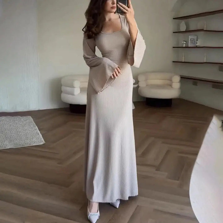 Figurbetontes Geripptes Kleid Mit Besonderer Langarm Form