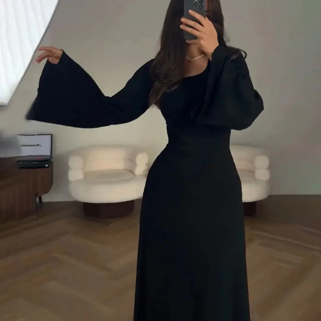 Figurbetontes Geripptes Kleid Mit Besonderer Langarm Form