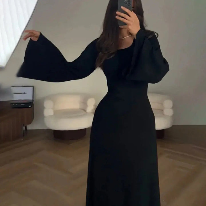 Figurbetontes Geripptes Kleid Mit Besonderer Langarm Form