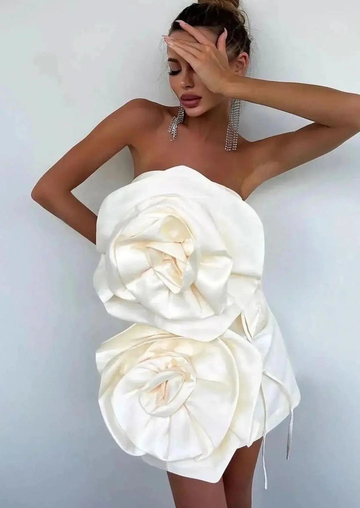 Minikleid mit Strukturierten Blumen Akzenten und Kühner Form Für Damen