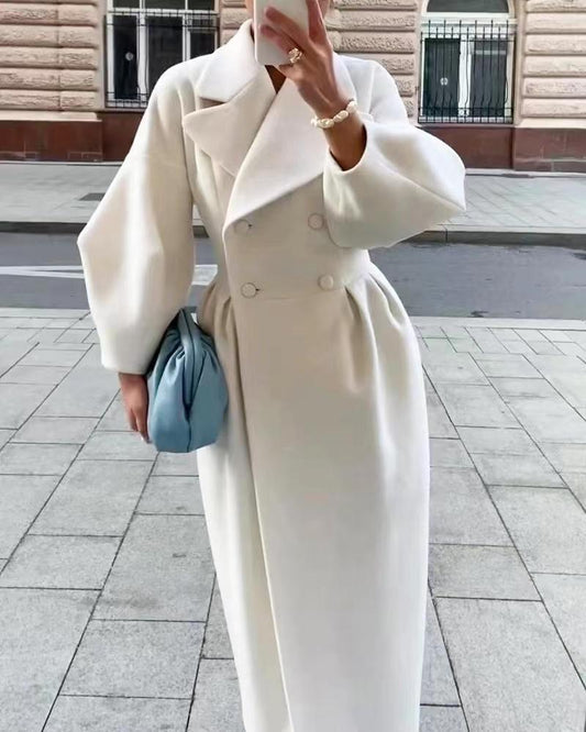 Stylischer Langer Mantel Mit Dramatischen Ärmeln Für Damen