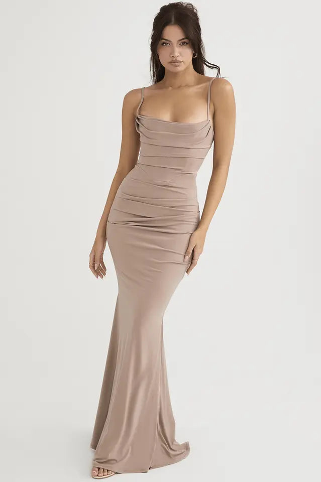 Langes Enges Damenkleid mit Ärmelloser Schlanker Silhouette