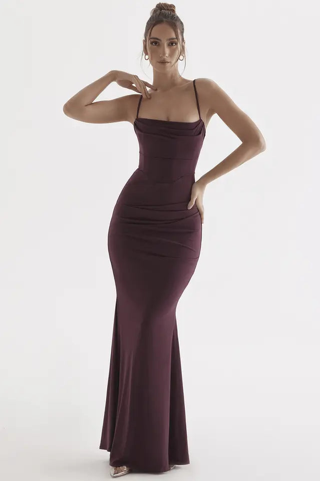 Langes Enges Damenkleid mit Ärmelloser Schlanker Silhouette