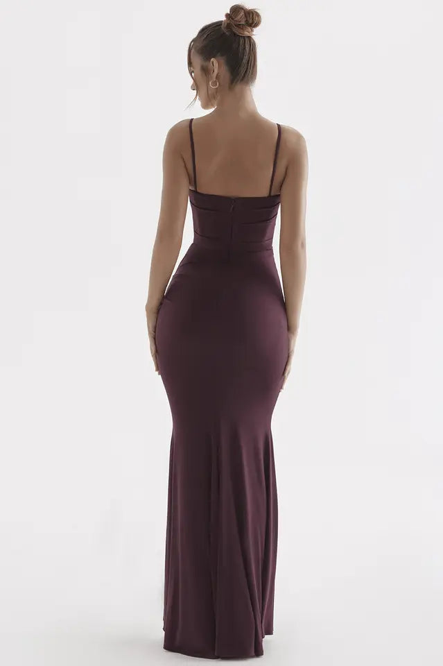 Langes Enges Damenkleid mit Ärmelloser Schlanker Silhouette