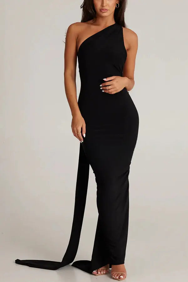 Bodenlanges Kleid Mit Offenem Rücken Und Drapiertem Abschluss