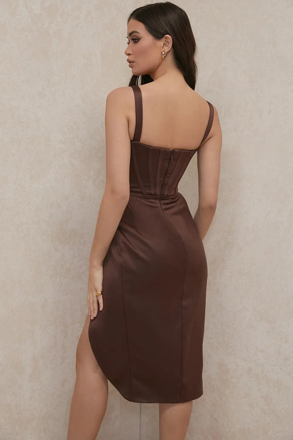 Ärmelloses Midi Kleid Mit Definierter Taille Und Seitenschlitz