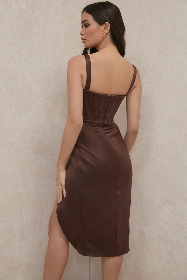 Ärmelloses Midi Kleid Mit Definierter Taille Und Seitenschlitz