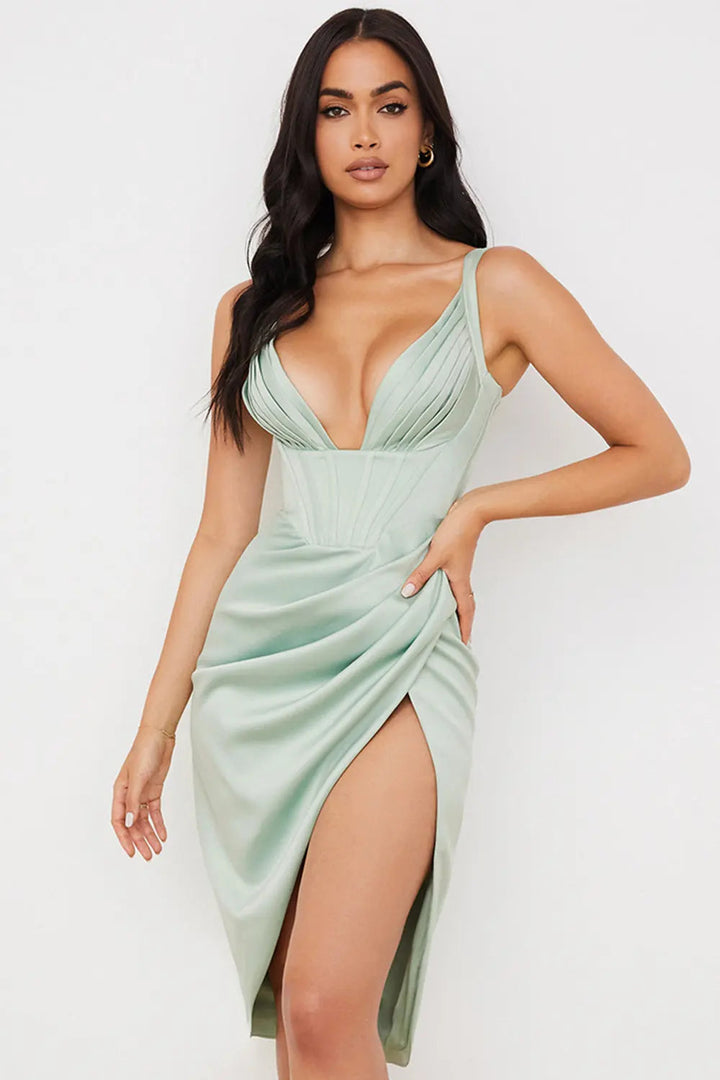 Ärmelloses Midi Kleid Mit Definierter Taille Und Seitenschlitz
